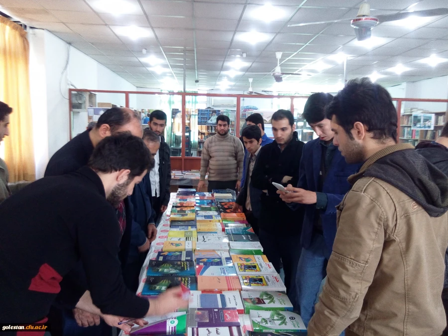 به مناسب هفته ی کتاب جمهوری اسلامی، نمایشگاه کتاب به ارزش بیش از یکصدمیلیون ریال در پردیس آیت ا... خامنه ای افتتاح شد 6