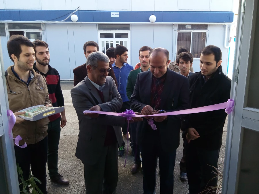 به مناسب هفته ی کتاب جمهوری اسلامی، نمایشگاه کتاب به ارزش بیش از یکصدمیلیون ریال در پردیس آیت ا... خامنه ای افتتاح شد 5