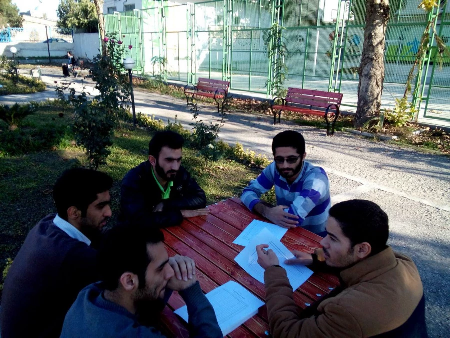 تصاویری از عملیات نصب میزو صندلی در محوطه ی دانشگاه 10