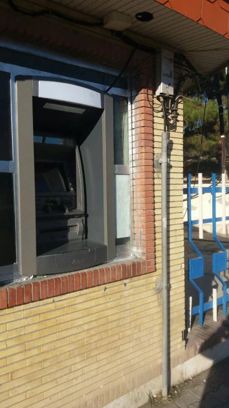 نصب دستگاه ATMعابربانک در ورودی دانشگاه فرهنگیان استان 5