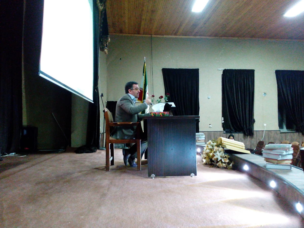 برگزاری نشست هم اندیشی دبیران انجمن های علمی، کانون های فرهنگی و شوراهای صنفی پردیس های استان 5