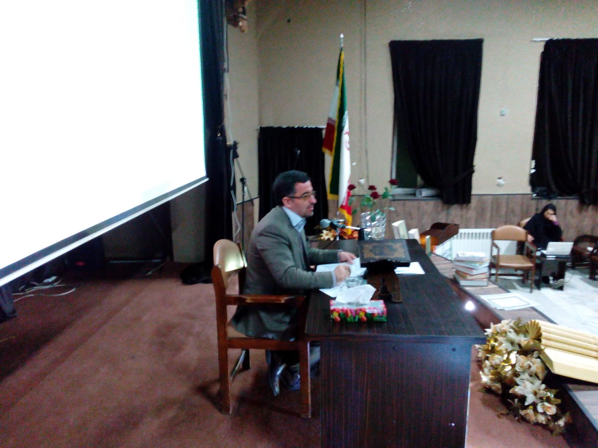 برگزاری نشست هم اندیشی دبیران انجمن های علمی، کانون های فرهنگی و شوراهای صنفی پردیس های استان 6