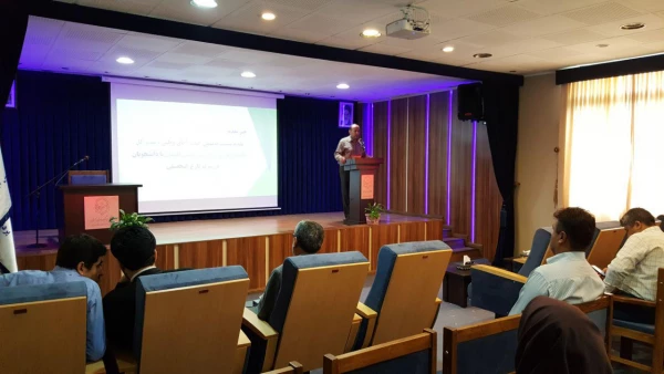 نشست صمیمی مدیرکل آموزش و پرورش استان با دانشجومعلّمان در شرف فارغ التحصیلی 6