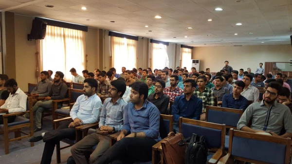 نشست صمیمی مدیرکل آموزش و پرورش استان با دانشجومعلّمان در شرف فارغ التحصیلی 7