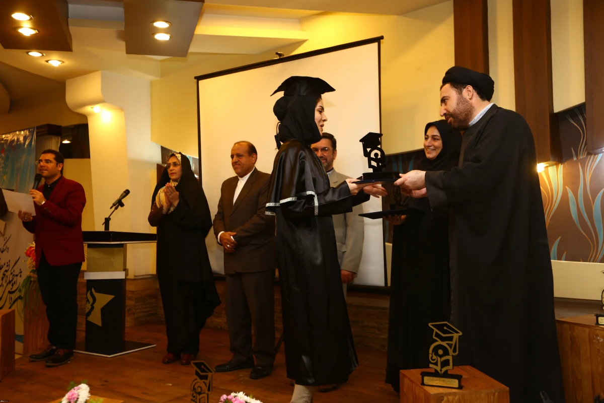 جشن اولین گروه دانش آموختگان پردیس امام خمینی (ره) گرگان خواهران در هتل شهاب گرگان برگزار شد. 2