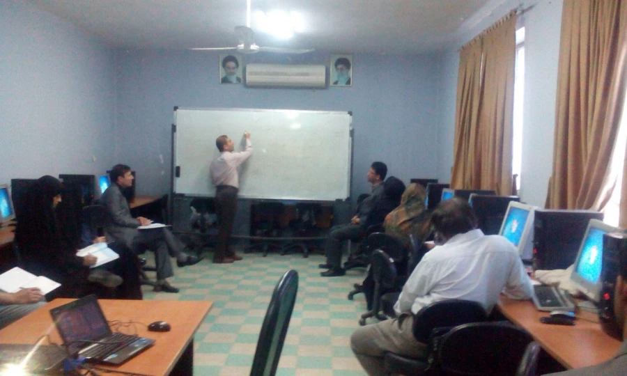 برگزاری  دوره بالندگی حرفه ای آموزش نرم افزار NVIVOبرای اعضای هیات علمی و مامورین محترم آموزشی 3