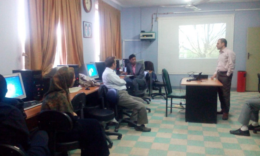 برگزاری  دوره بالندگی حرفه ای آموزش نرم افزار NVIVOبرای اعضای هیات علمی و مامورین محترم آموزشی 5