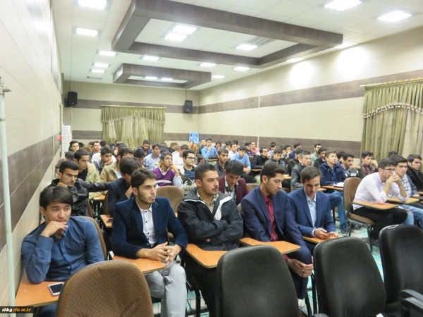 نشست هم اندیشی رئیس اداره آموزش و پژوهش مدیریت استانی با دانشجویان مرکز آموزش عالی شهیدبشهتی گنبدکاووس 3