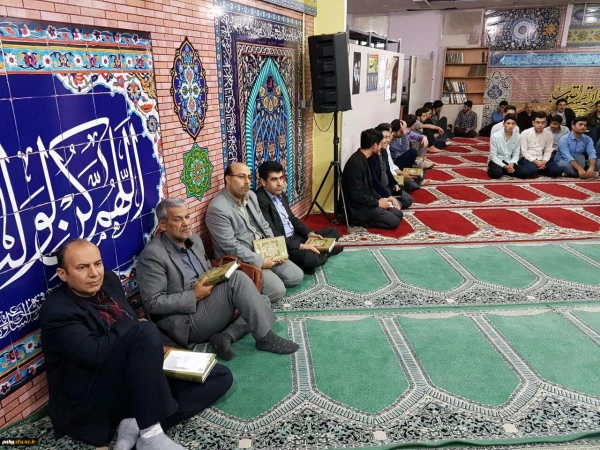 به مناسبت روز دانشجو محفل انس با قرآن برگزار شد. 3