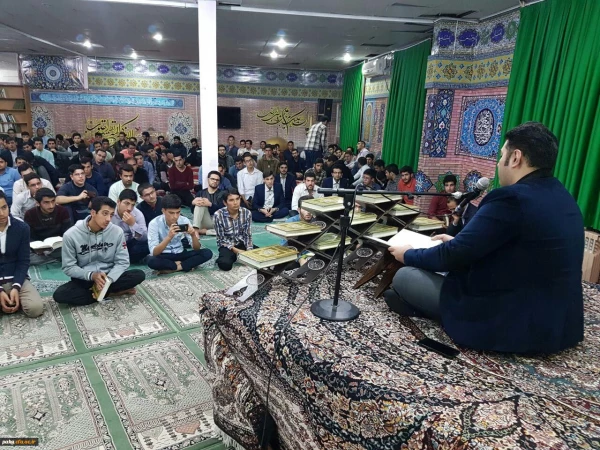 به مناسبت روز دانشجو محفل انس با قرآن برگزار شد. 4