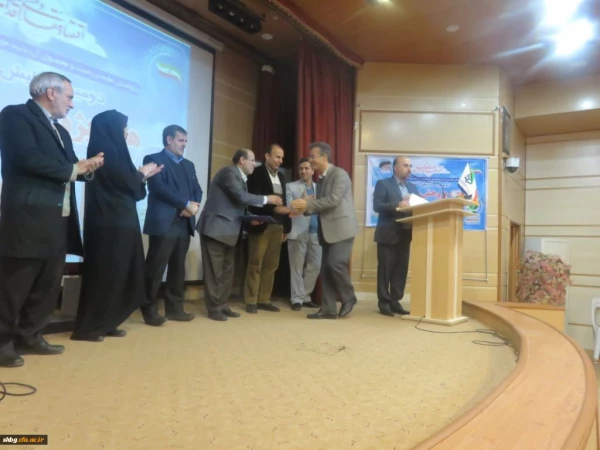 همایش بزرگداشت هفته پژوهش و تجلیل از پژوهشگران برتر استانی دانشگاه فرهنگیان با حضور دکتر ساکی برگزار شد. 2