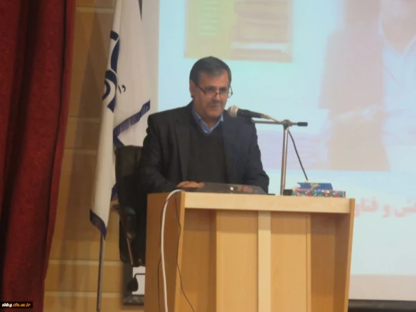 همایش بزرگداشت هفته پژوهش و تجلیل از پژوهشگران برتر استانی دانشگاه فرهنگیان با حضور دکتر ساکی برگزار شد. 5