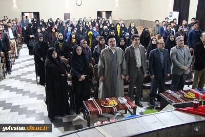 با حضور دکتر قنبری از برگزیدگان جشنواره فرهنگی و هنری تقدیر شد.