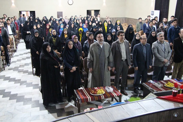 با حضور دکتر قنبری از برگزیدگان جشنواره فرهنگی و هنری تقدیر شد. 2