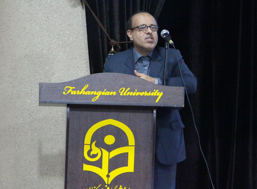 با حضور دکتر قنبری از برگزیدگان جشنواره فرهنگی و هنری تقدیر شد. 4