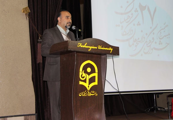 با حضور دکتر قنبری از برگزیدگان جشنواره فرهنگی و هنری تقدیر شد. 6