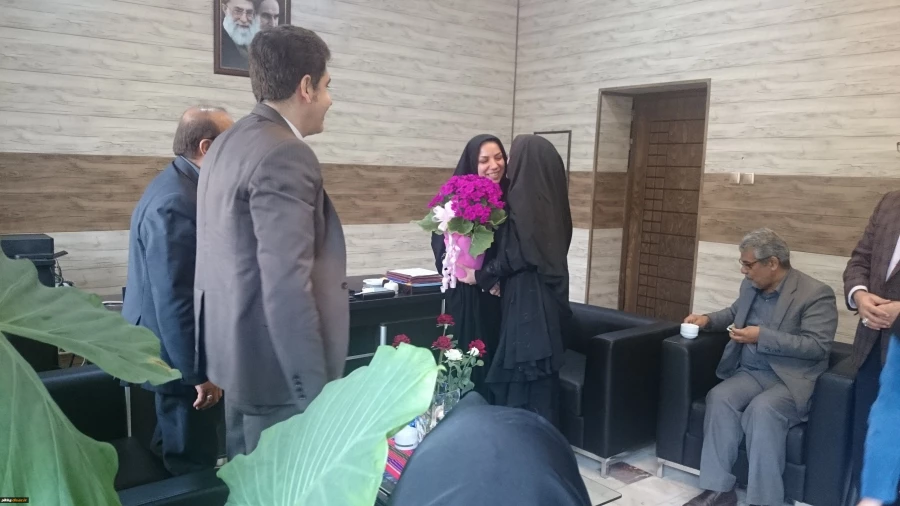 با حضور دکتر مسعودی  وهیأت همراه  از فرزند شهید والامقام احمد کیا تقدیر شد. 4