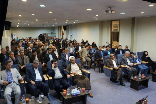 دکترمسعودی عنوان کرد: با افتخار اعلام می کنیم؛ در دوره سه و نیم سال اخیر بحمدالله، به لطف خداوند با استفاده از خرد جمعی و ظرفیت های برون سازمانی توانستیم موفیت های خوبی در ابعاد فرهنگی، عمرانی، رفاهی، آموزشی و پژوهشی کسب کنیم. 6