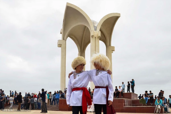 پدر ادبیات کلاسیک ترکمن معرفی شود
«مختوم قلی فراغی» شاعری برای تمام زمان ها 2