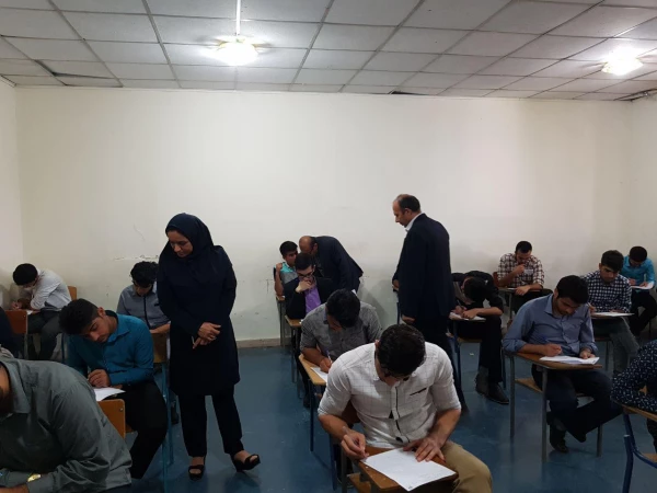 بازدید سرپرست دانشگاه و رؤسای ادارات استان از جلسه امتحانات پردیس آیت الله خامنه ای 9