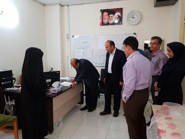 بازدید سرپرست دانشگاه و رؤسای ادارات استان از جلسه امتحانات پردیس آیت الله خامنه ای 7