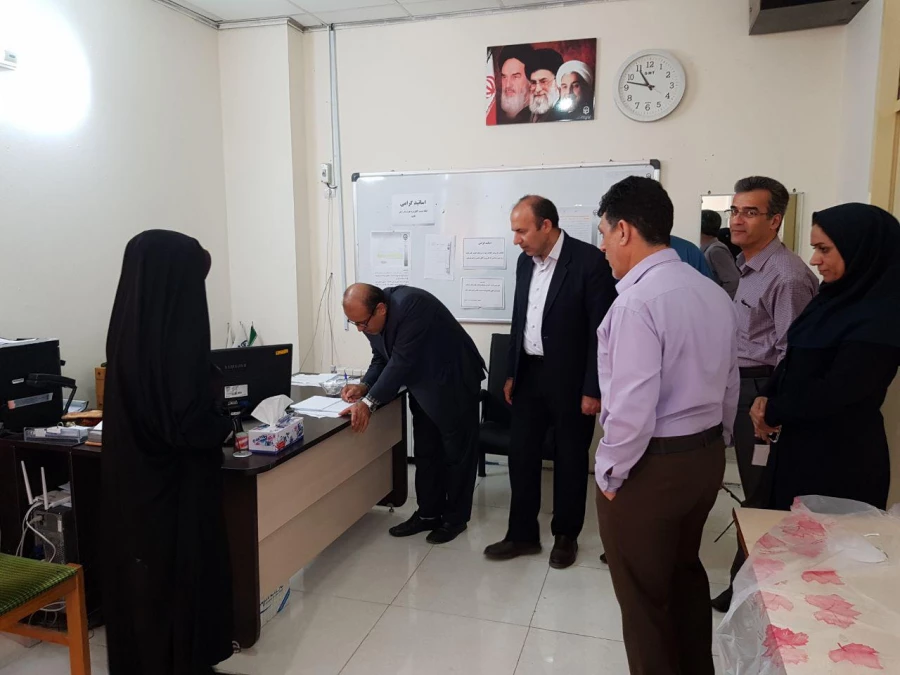 بازدید سرپرست دانشگاه و رؤسای ادارات استان از جلسه امتحانات پردیس آیت الله خامنه ای 7