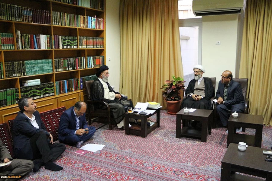 حضرت آیت الله نور مفیدی در دیداربا اعضای ستادگرامیداشت یاد وخاطره 25 دانشجو معلم شهید دانشگاه فرهنگیان استان گلستان:
ارزش های شهدا در جامعه باید نفوذ کند. 6