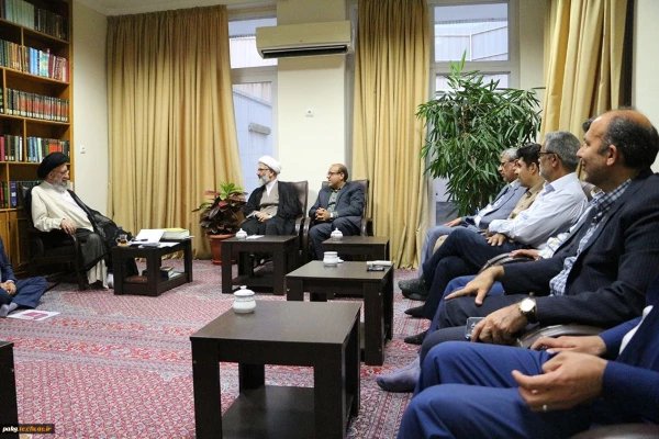 حضرت آیت الله نور مفیدی در دیداربا اعضای ستادگرامیداشت یاد وخاطره 25 دانشجو معلم شهید دانشگاه فرهنگیان استان گلستان:
ارزش های شهدا در جامعه باید نفوذ کند. 3