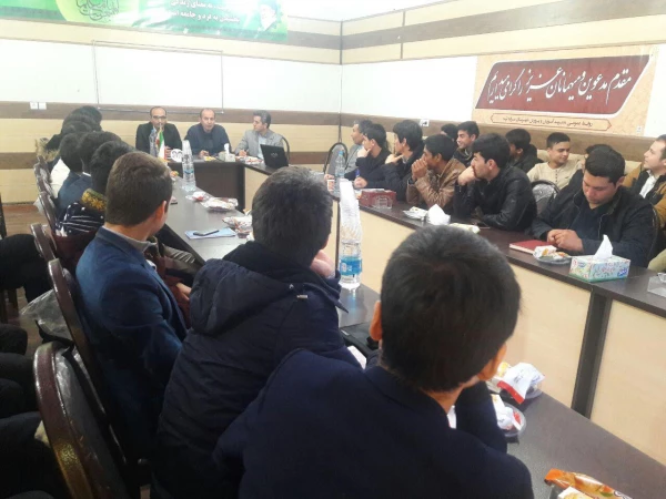 نشست صمیمی دکتر ثنایی سرپرست پردیس آیت الله خامنه ای گرگان و آقای دوجی مدیر آموزش و پرورش مراوه تپه بادانش آموختگان و متعهدین خدمت در اداره آموزش و پرورش مراوه تپه 2