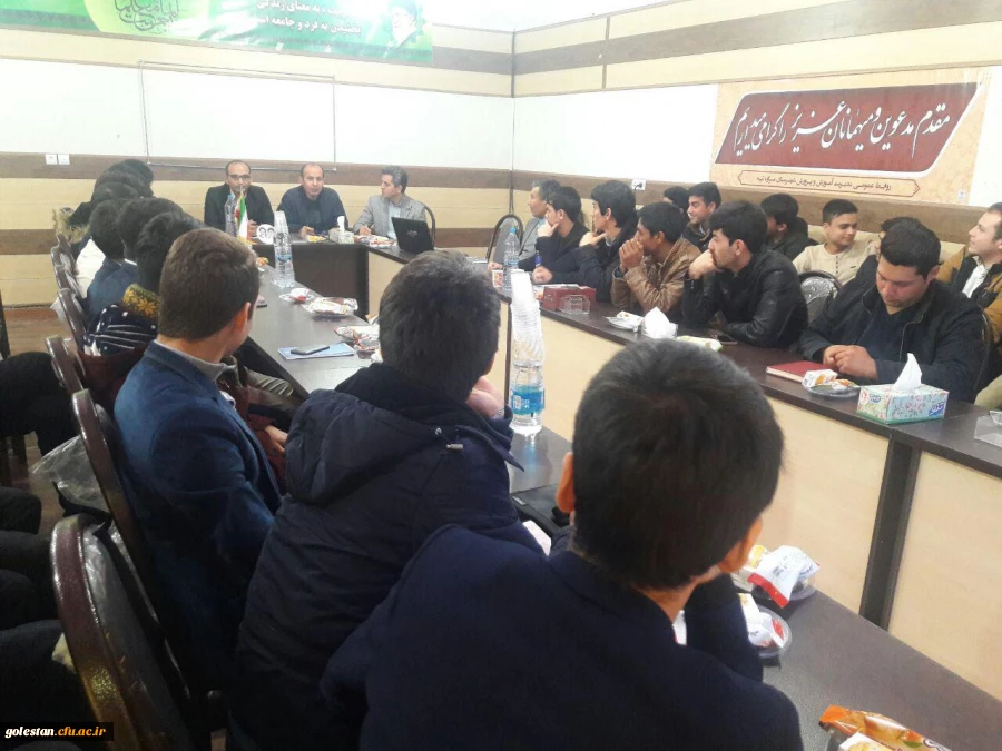 نشست صمیمی دکتر ثنایی سرپرست پردیس آیت الله خامنه ای گرگان و آقای دوجی مدیر آموزش و پرورش مراوه تپه بادانش آموختگان و متعهدین خدمت در اداره آموزش و پرورش مراوه تپه 2