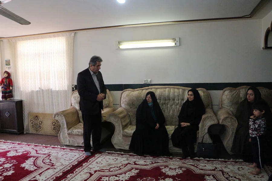 دیدار سرپرست دانشگاه فرهنگیان استان به همراه جمعی از مسئولین با خانواده شهدای دانشجو معلم به مناسبت گرامیداشت دهه فجر 5