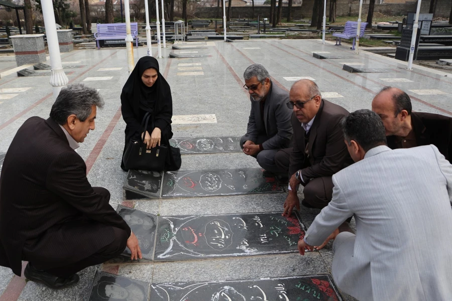 دیدار سرپرست دانشگاه فرهنگیان استان به همراه جمعی از مسئولین با خانواده شهدای دانشجو معلم به مناسبت گرامیداشت دهه فجر 6