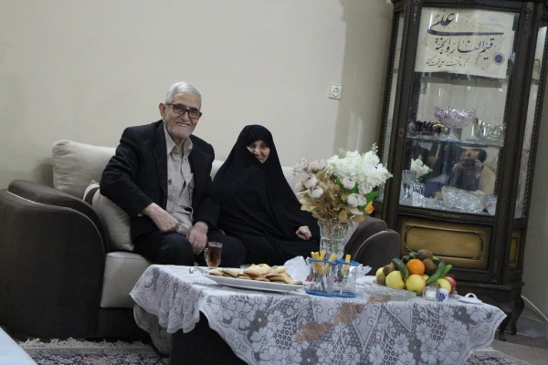 دیدار سرپرست دانشگاه فرهنگیان استان به همراه جمعی از مسئولین با خانواده شهدای دانشجو معلم به مناسبت گرامیداشت دهه فجر 10