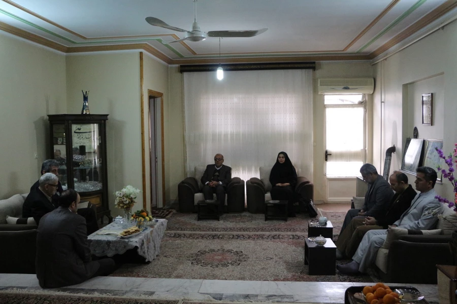 دیدار سرپرست دانشگاه فرهنگیان استان به همراه جمعی از مسئولین با خانواده شهدای دانشجو معلم به مناسبت گرامیداشت دهه فجر 8