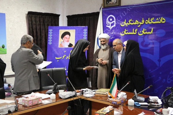 تجلیل از کارکنان شاهد و ایثارگر به مناسبت گرامیداشت هفته شهید و میلاد حضرت زهرا(س) 2