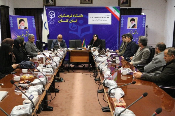 تجلیل از کارکنان شاهد و ایثارگر به مناسبت گرامیداشت هفته شهید و میلاد حضرت زهرا(س) 2