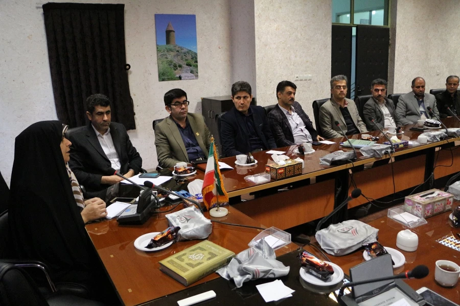 تجلیل از کارکنان شاهد و ایثارگر به مناسبت گرامیداشت هفته شهید و میلاد حضرت زهرا(س) 2