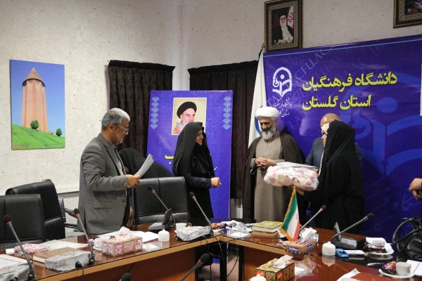 تجلیل از کارکنان شاهد و ایثارگر به مناسبت گرامیداشت هفته شهید و میلاد حضرت زهرا(س) 2