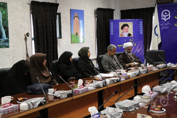 تجلیل از کارکنان شاهد و ایثارگر به مناسبت گرامیداشت هفته شهید و میلاد حضرت زهرا(س) 2