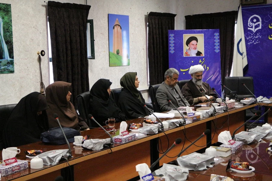 تجلیل از کارکنان شاهد و ایثارگر به مناسبت گرامیداشت هفته شهید و میلاد حضرت زهرا(س) 2