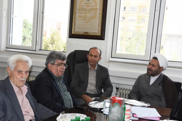 استان گلستان به عنوان اولین استان تفاهم نامه توسعه و تجهیز کتابخانه پردیس ها را با بنیاد خیریه آموزشی قلم چی امضاء نمود. 4