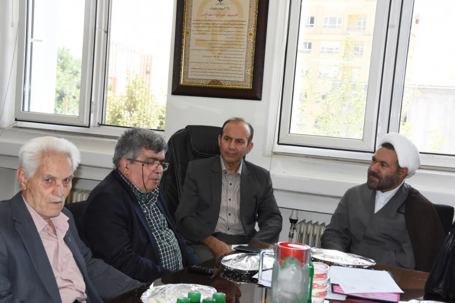 استان گلستان به عنوان اولین استان تفاهم نامه توسعه و تجهیز کتابخانه پردیس ها را با بنیاد خیریه آموزشی قلم چی امضاء نمود. 4