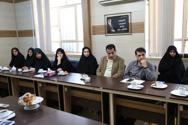 با حضور سرپرست مدیریت پردیس های استان جلسه شورای اداری پردیس امام خمینی(ره) برگزار شد. 2