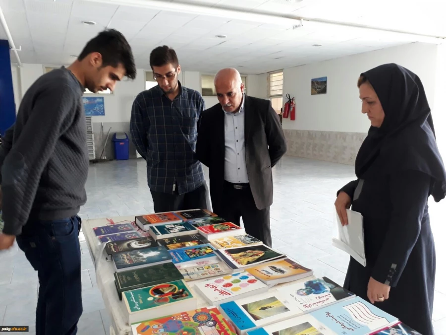 برگزاری نمایشگاه در پردیس آیت الله خامنه ای به مناسبت هفته بهداشت و سلامت روان 3