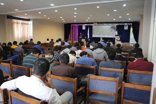 برگزاری کارگاه آموزشی و نمایشگاه عکس و تراکت به مناسبت هفته گرامیداشت پدافند غیر عامل در پردیس های دانشگاه فرهنگیان استان 3