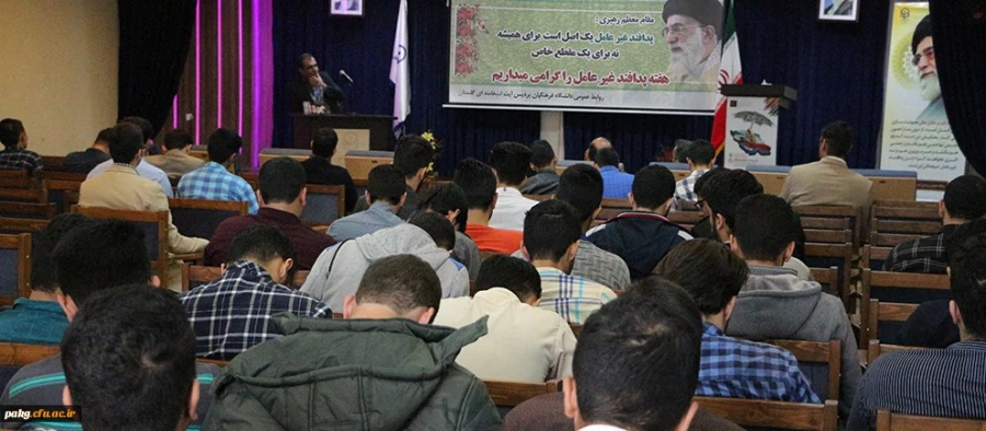 برگزاری کارگاه آموزشی و نمایشگاه عکس و تراکت به مناسبت هفته گرامیداشت پدافند غیر عامل در پردیس های دانشگاه فرهنگیان استان 4