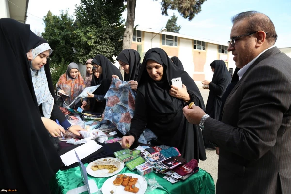 برگزاری جشنواره غذاهای بومی، محلی و بازارچه دانشجویی در پردیس امام خمینی(ره) 2