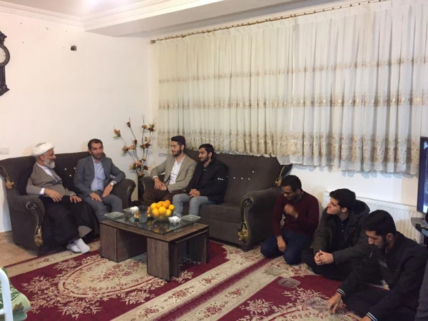 سرپرست دانشگاه در دیدار با خانواده پاسدار شهید محمدرضا منصوریان تأکید کرد:
دشمن بداند راه شهدا همچون چشمه ای جوشان خواهد ماند. 3