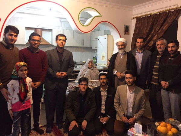 سرپرست دانشگاه در دیدار با خانواده پاسدار شهید محمدرضا منصوریان تأکید کرد:
دشمن بداند راه شهدا همچون چشمه ای جوشان خواهد ماند. 7