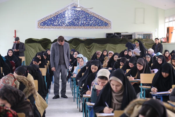 بازدید دکترمازندرانی از جلسه امتحانات پایان ترم دانشجومعلمان پردیس امام خمینی(ره) 2